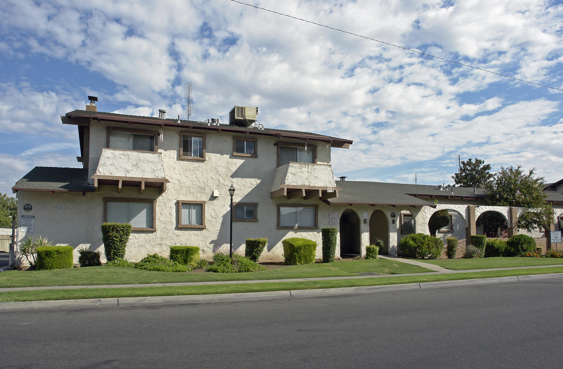 La Granada Apartments in Fresno, CA - Building Photo