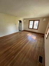 665 N Hillcrest Blvd in Decatur, IL - Foto de edificio - Building Photo