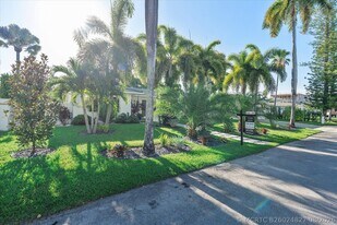 207 Royal Palm Dr in Fort Lauderdale, FL - Building Photo