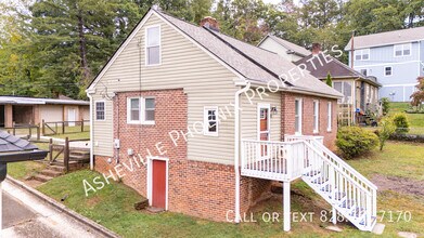 10 Enka Oak St in Candler, NC - Building Photo - Building Photo