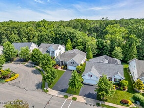 8 Park Ridge Way in Jackson Township, NJ - Building Photo - Building Photo
