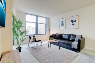 550 14th St S in Arlington, VA - Building Photo