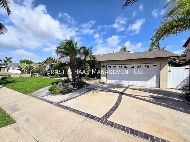 10422 S Oakhaven Dr in Stanton, CA - Building Photo - Building Photo