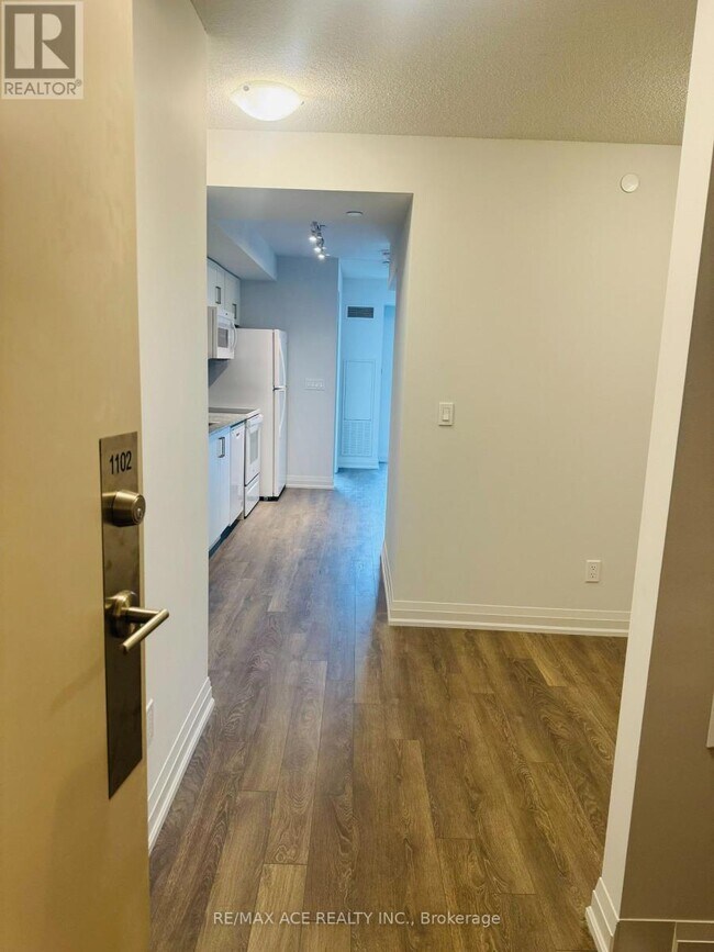 20 Meadowglen Pl in Toronto, ON - Building Photo - Building Photo