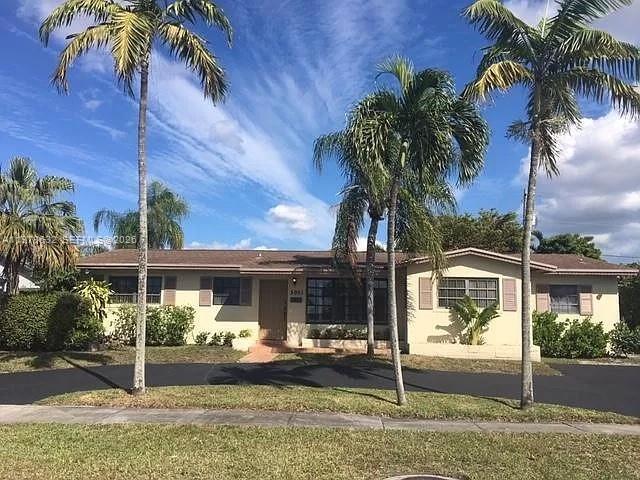 5001 SW 90th Ct in Miami, FL - Building Photo