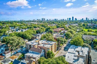 2208 W Foster Ave, Unit 2206-GDN in Chicago, IL - Building Photo