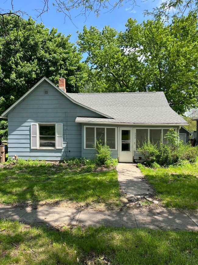 property at 133 N 1st St