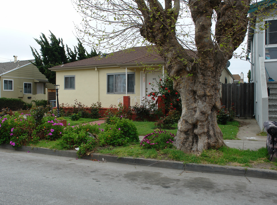 973 Mills Ave in San Bruno, CA - Foto de edificio