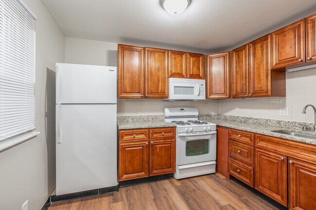 1957 Summit St in Columbus, OH - Building Photo - Interior Photo