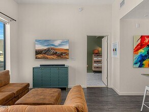 1130 N 2nd St, Unit 215 in Phoenix, AZ - Foto de edificio - Building Photo