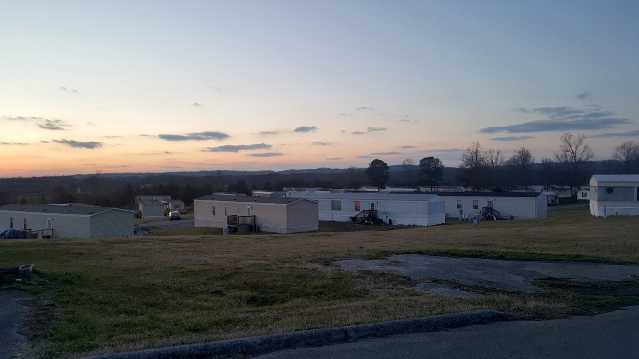 Greenleigh Village in Midway, TN - Foto de edificio