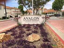 400 Stoney Point Way in Oceanside, CA - Building Photo