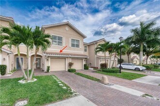 2656 Blossom Wy in Naples, FL - Foto de edificio - Building Photo