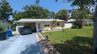 2431 Irondale St S in St. Petersburg, FL - Building Photo