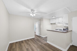 Collins Condominiums in Tarzana, CA - Building Photo - Building Photo