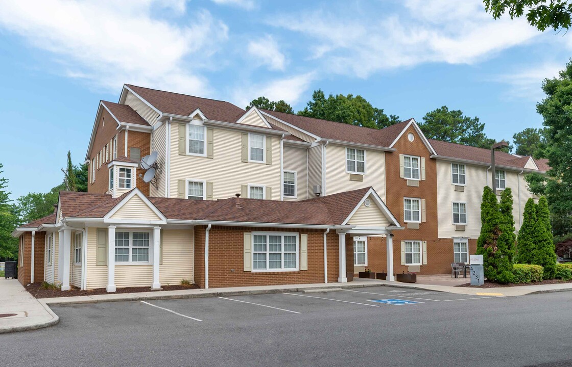 Extended Stay America in Glen Allen, VA - Building Photo