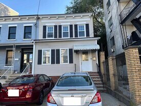 49 Poplar St in Jersey City, NJ - Building Photo