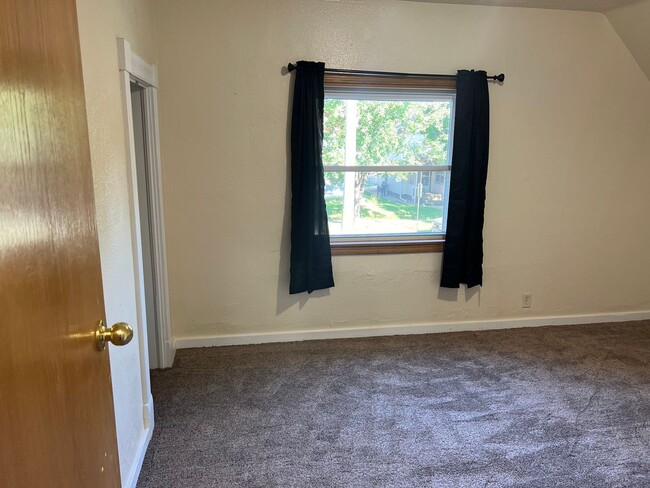 811 S Summit Ave-Unit -Apt. 2 in Sioux Falls, SD - Foto de edificio - Building Photo