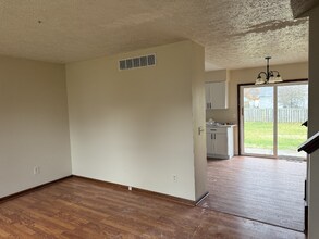 5814 Laporte Dr in Lansing, MI - Foto de edificio - Building Photo