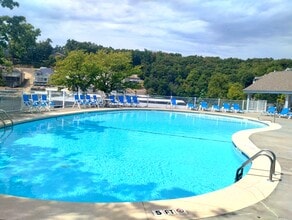 418 Regatta Bay Dr in Village Of Four Seasons, MO - Building Photo - Building Photo
