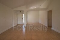 661 Berwick Dr photo'