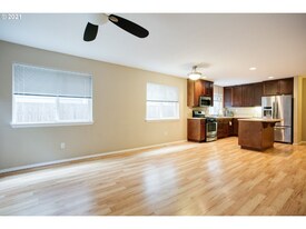 1322 SE 84th Ave in Portland, OR - Building Photo