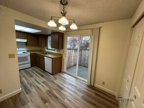 2126-2128 N 8th St in Springfield, OR - Building Photo - Building Photo