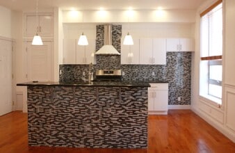 140 S 11th St, Unit 3 in Philadelphia, PA - Building Photo - Building Photo