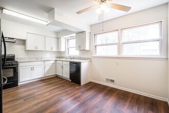 422 Gascoigne Dr in Waukesha, WI - Building Photo - Building Photo