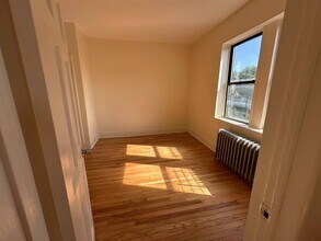 497 Van Cortlandt Park Ave in Yonkers, NY - Building Photo - Building Photo