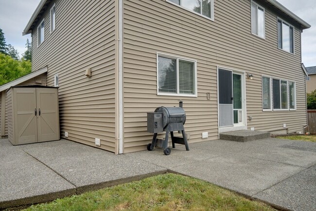 5833 Olive Ave SE in Auburn, WA - Building Photo - Building Photo
