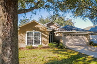 1237 MacLaren St in St. Augustine, FL - Foto de edificio - Building Photo