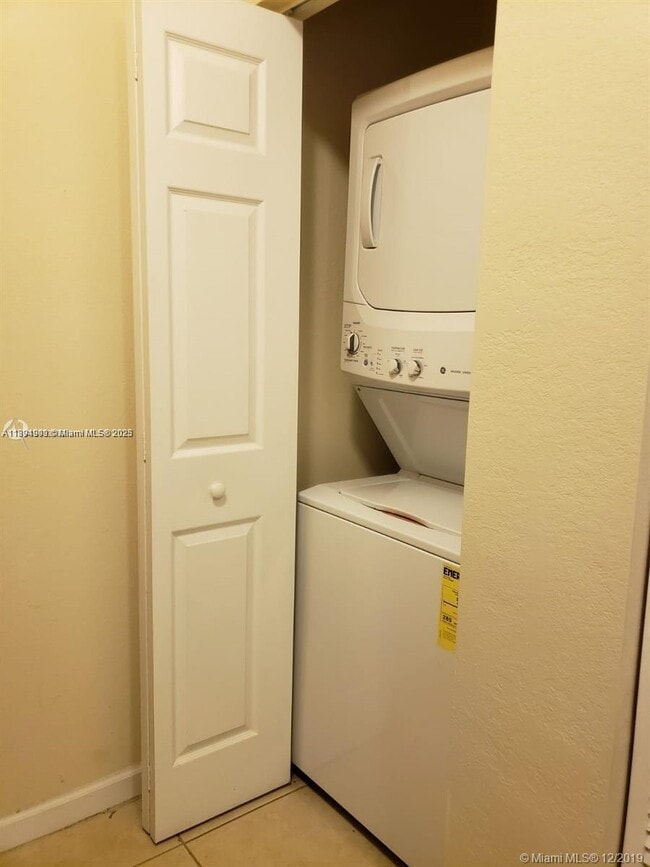 17120 SW 95th Terrace in Miami, FL - Building Photo - Building Photo
