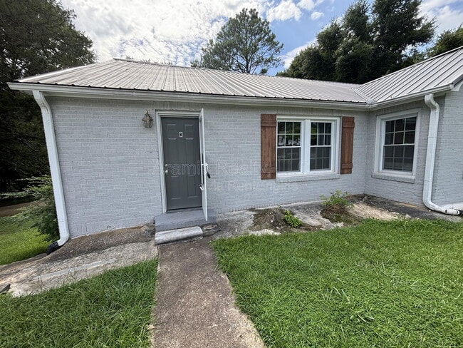 property at 802 N Park St