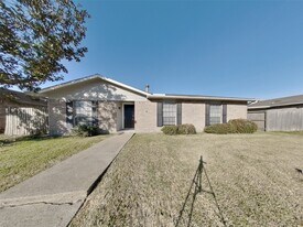 6127 Larchbrook Dr in Houston, TX - Building Photo