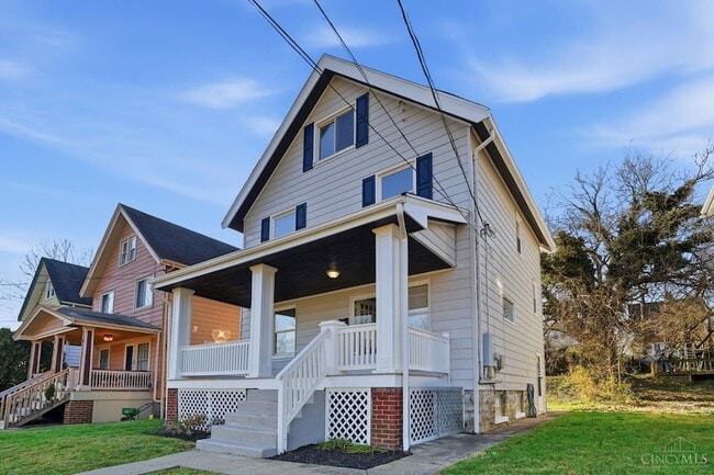 3317 Bevis Ave in Cincinnati, OH - Foto de edificio - Building Photo