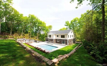 156 Sugar Toms Ln in East Norwich, NY - Building Photo - Building Photo