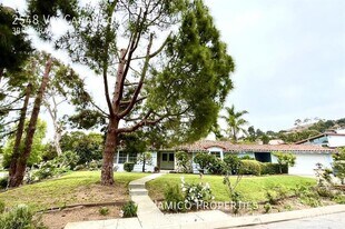 2548 Vía Carrillo in Palos Verdes Estates, CA - Building Photo