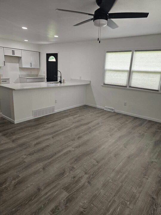 350 Crestline Ct in Lowell, IN - Building Photo