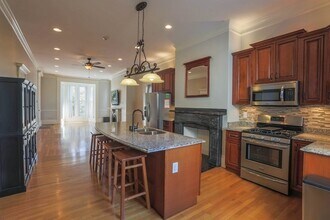 404 Meridian St in Boston, MA - Building Photo - Building Photo