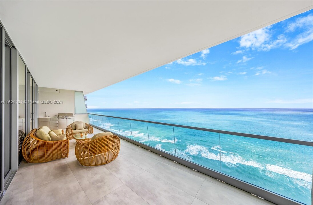 18501 Collins Ave, Unit 2502 in Sunny Isles Beach, FL - Building Photo