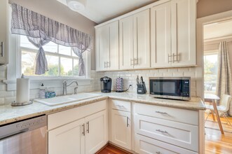 3565 NE Broadway in Portland, OR - Foto de edificio - Building Photo