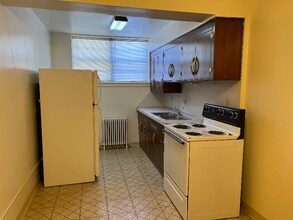 1510 Larpenteur Ave W, Unit 10 in Falcon Heights, MN - Foto de edificio - Building Photo