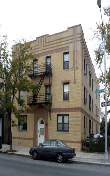 491 Grandview Ave in Ridgewood, NY - Building Photo