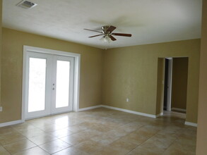 463 Corbin Park Rd in New Smyrna Beach, FL - Building Photo - Building Photo