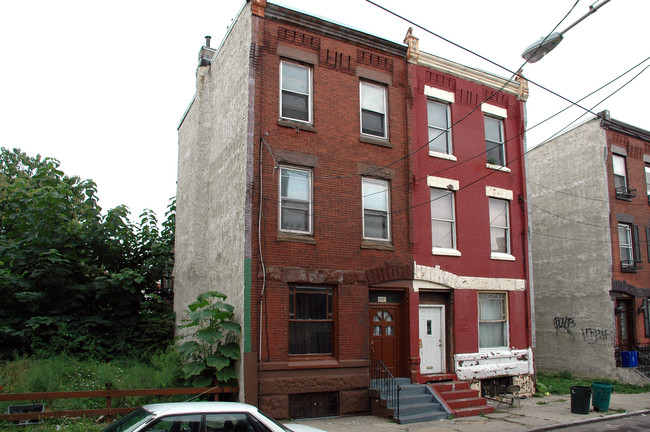 2426 Clifford St in Philadelphia, PA - Building Photo - Building Photo