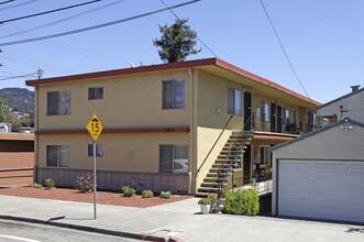 3474 Boston Ave in Oakland, CA - Foto de edificio - Building Photo