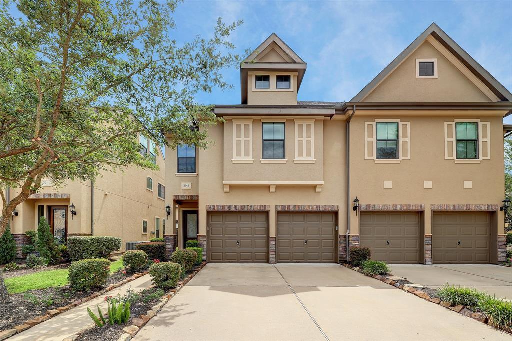 2915 Royal Oaks Green in Houston, TX - Building Photo