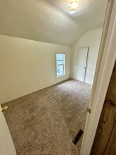 528 Union St, Unit B in Eau Claire, WI - Building Photo - Building Photo