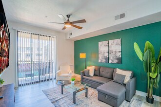 6610 N 93rd Ave in Glendale, AZ - Foto de edificio - Building Photo